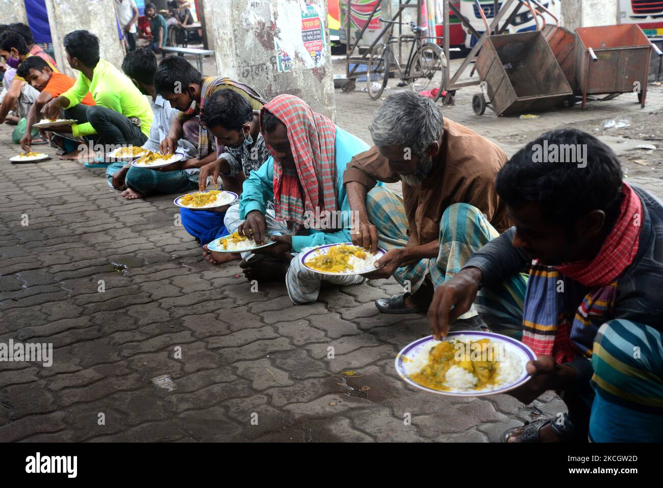 Dhaka bangladesh women food aid hi-res stock photography and images - Alamy