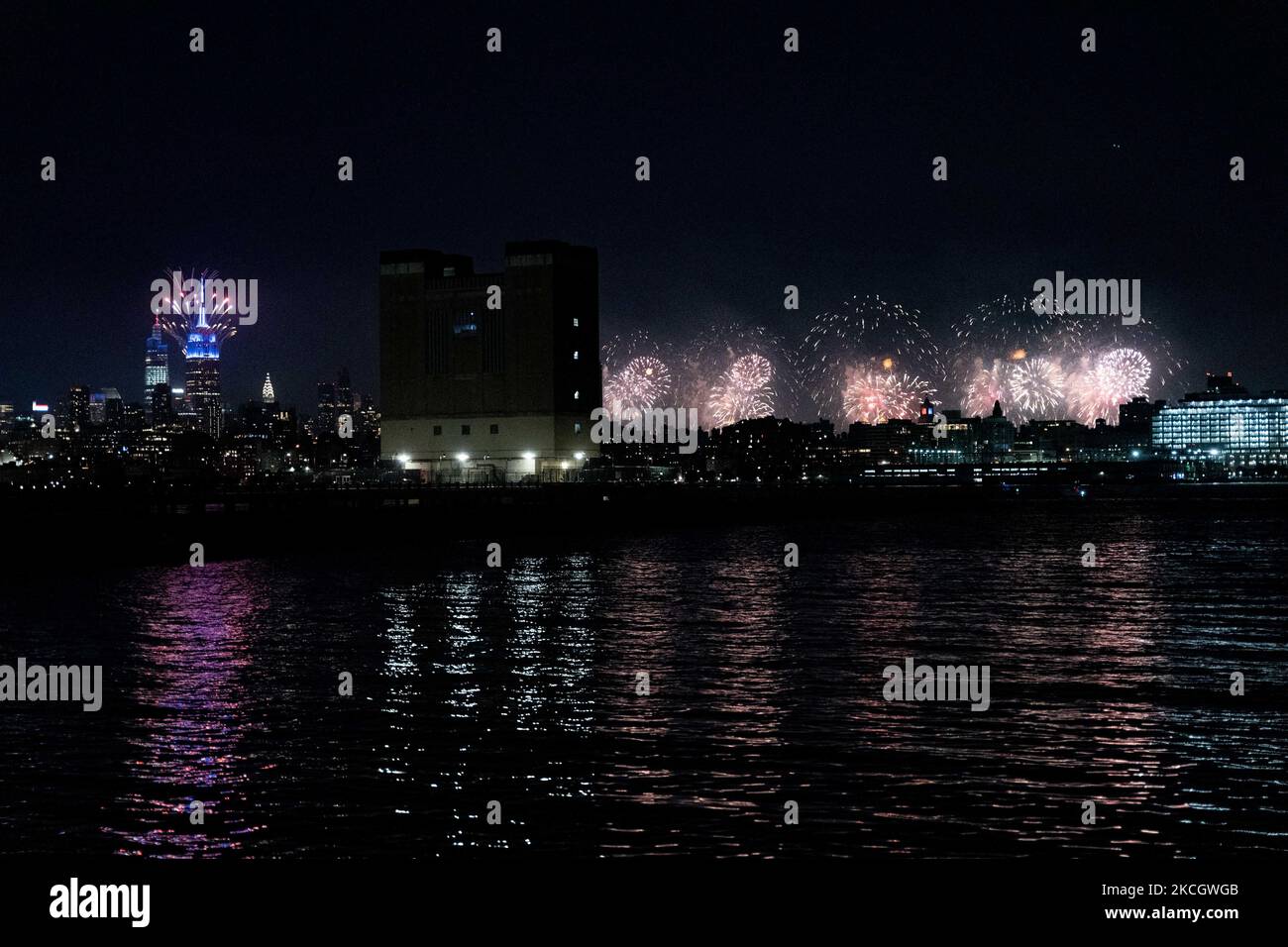 The Macy's 4th of July Fireworks over the East River in New York, as well as pyrotechnics launched from the Empire State Building, are seen from across the Hudson River in from Jersey City, NJ, Sunday, July 4, 2021. (Photo by Michael Candelori/NurPhoto) Stock Photo