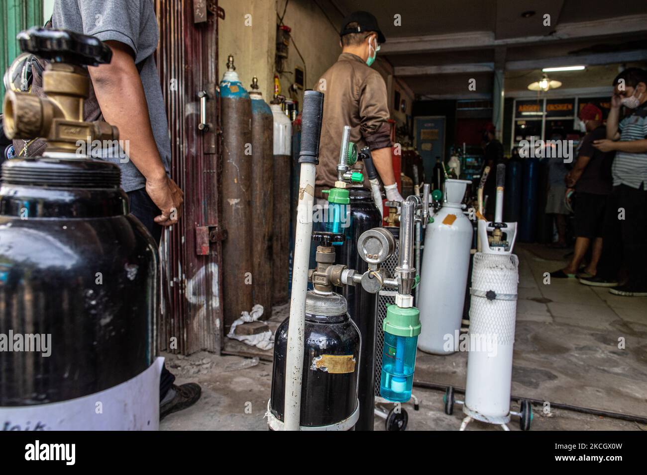 Queue for oxygen refilling in Ciputat, South Tangerang, Banten, Indonesia on July 5, 2021. With the craze for COVID-19 cases in Indonesia, the need for oxygen has increased rapidly and even many hospitals have run out of oxygen, making people have to find their own oxygen supply. (Photo by Donal Husni/NurPhoto) Stock Photo