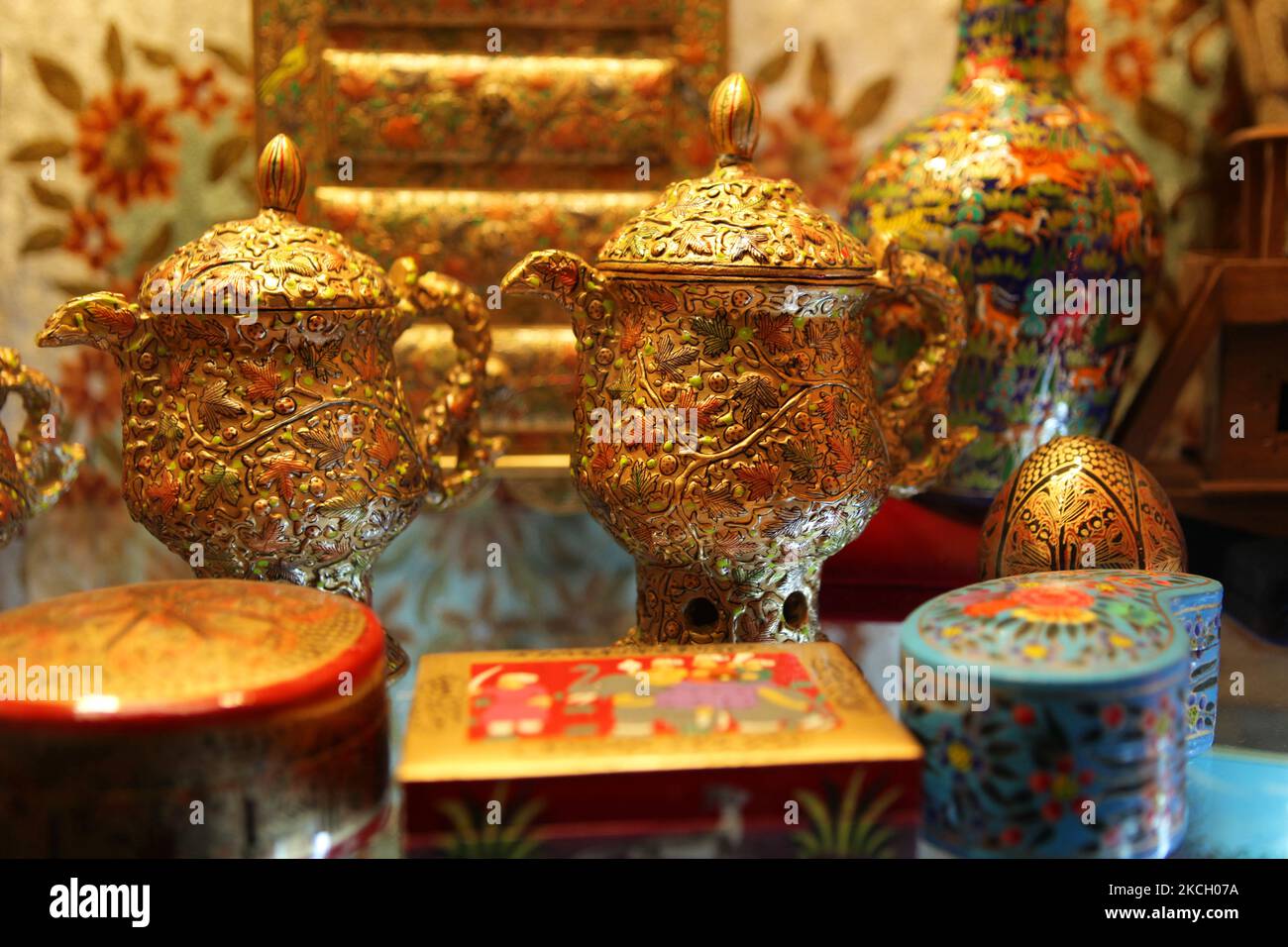 India kashmir srinagar paper mache hires stock photography and images