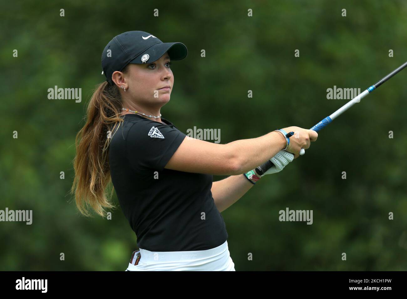 Kennedy Swann tees off on the third tee during the first round of the Marathon LPGA Classic presented by Dana golf tournament at Highland Meadows Golf Club in Sylvania, Ohio USA, on Thursday, July 8, 2021. (Photo by Jorge Lemus/NurPhoto) Stock Photo