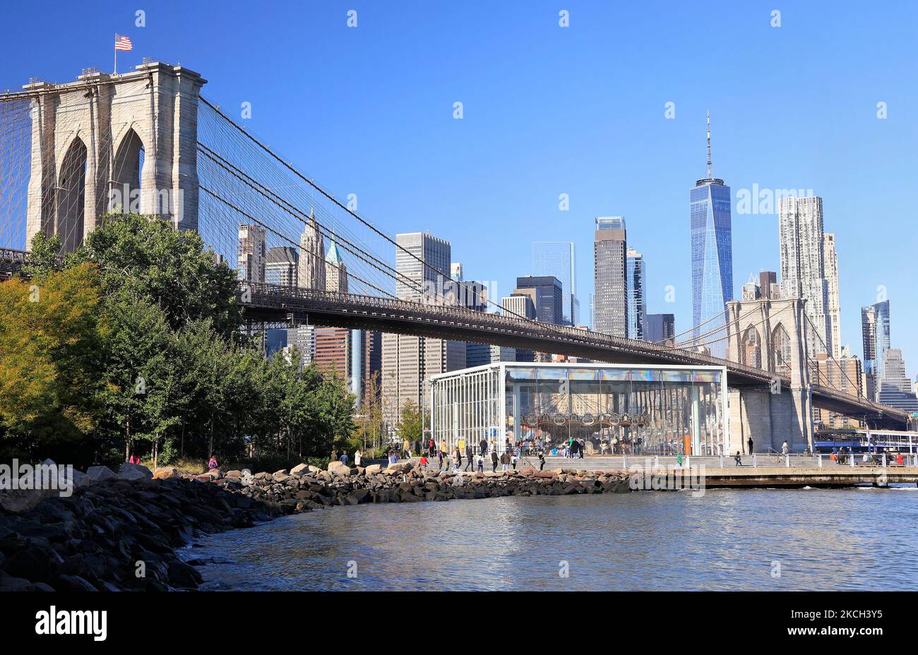 Brooklyn Bridge and Lower Manhattan skyline in New York City, USA Stock Photo