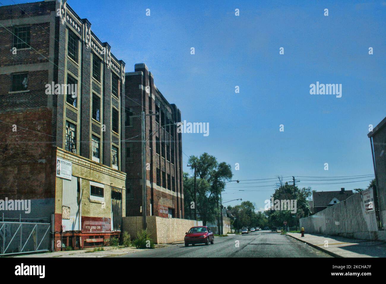 Abandoned buildings in downtown, Detroit, Michigan, USA, on September 01, 2007. Due to mass unemployment and poverty caused by the disappearance of the automotive manufacturing sector much of the city of Detroit has become a run-down urban wasteland. (Photo by Creative Touch Imaging Ltd./NurPhoto) Stock Photo