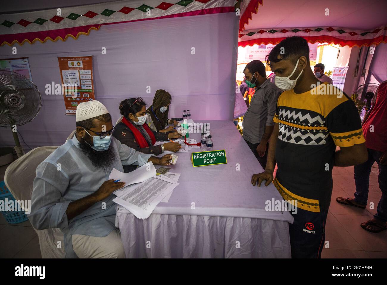 Ready made garment workers registers to receive a dose of the Moderna vaccine against the Covid-19 coronavirus in Gazipur, about 37 km from Dhaka On July 18, 2021. (Photo by Ahmed Salahuddin/NurPhoto) Stock Photo