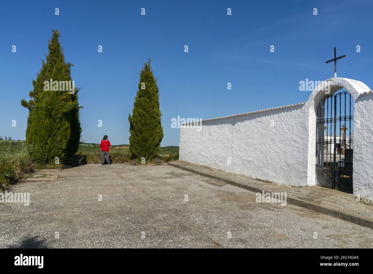 View of the cemetery of the town of Quintanilla de la Cueza in Palencia. Another of the important populations through which the Way of Santiago or French Way runs QUINTANILLA DE LA CUEZA -PALENCIA-SPAIN 07-19-2021 (Photo by Joaquin Gomez Sastre/NurPhoto) Stock Photo