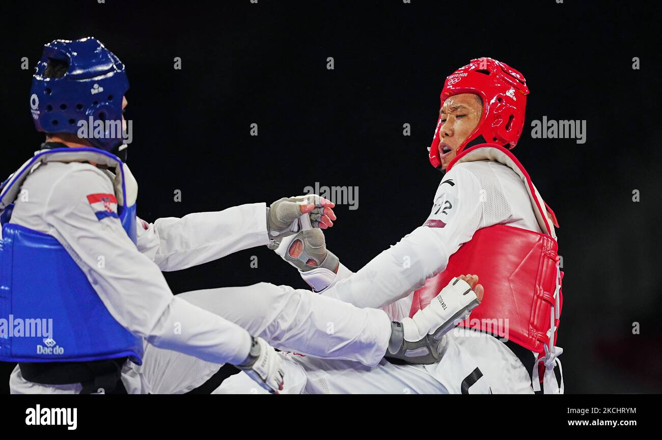 Hongyi Sun from China and Ivan Sapina from Croatia during Taekwondo at the Olympics at Makuhari Messe Hall A, Tokyo, Japan on July 27, 2021. (Photo by Ulrik Pedersen/NurPhoto) Stock Photo