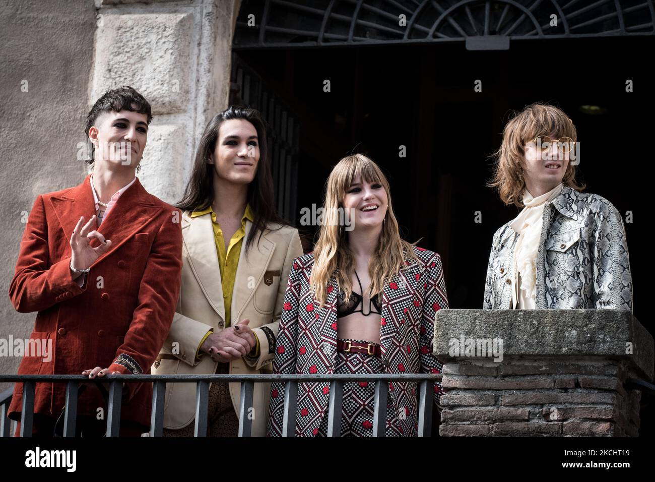 Members of the band Maneskin, Victoria De Angelis, Damiano David, Ethan ...