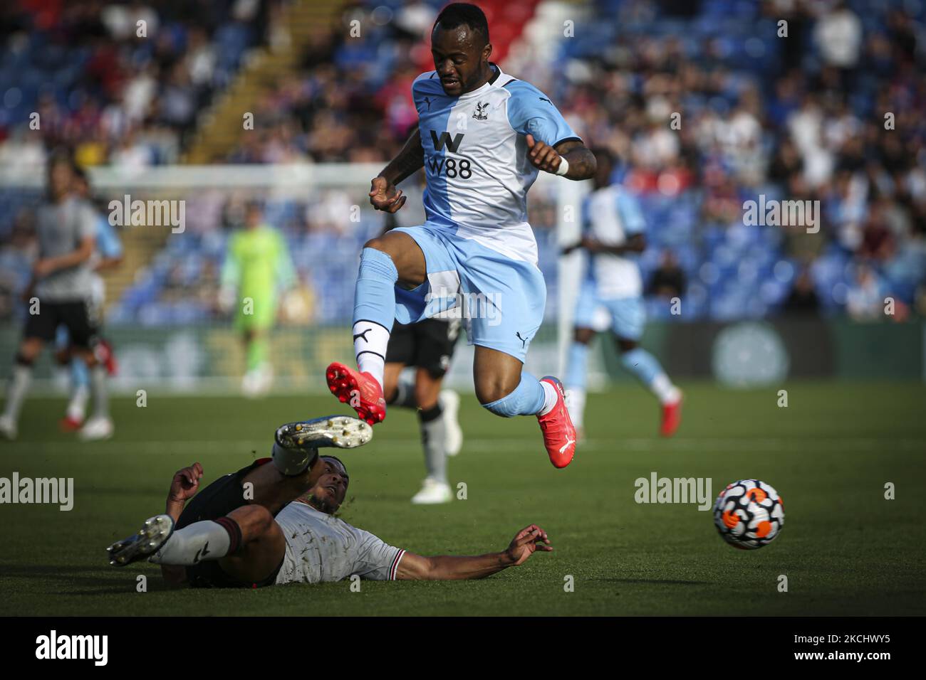Akin Famewo clears the ball ahead of an on running Jordan Ayew during the Pre-season Friendly match between Crystal Palace and Charlton Athletic at Selhurst Park, London, England on 27th July 2021. (Photo by Tom West/MI News/NurPhoto) Stock Photo