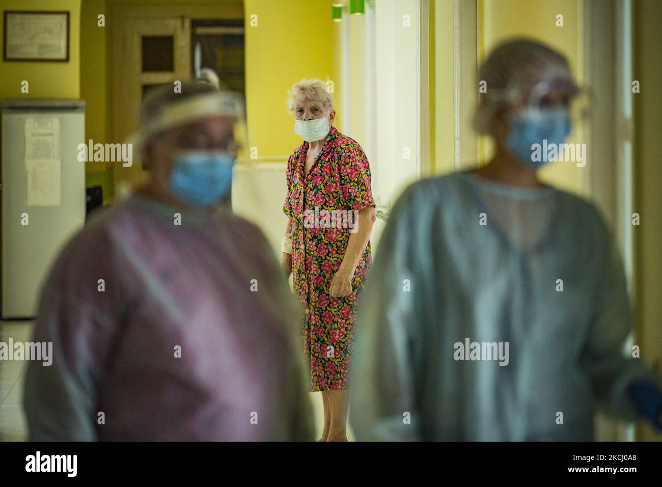 A patient recovering of coronavirus takes a walk in the corridors of the intensive cares of the main hospital in Rivne, Ukraine (Photo by Celestino Arce/NurPhoto) Stock Photo