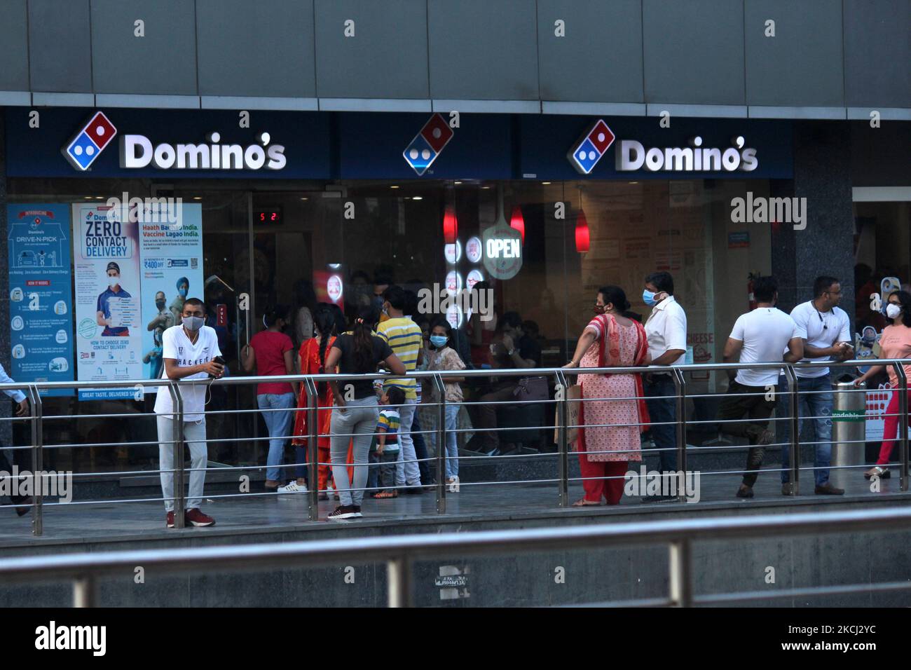 People queue up outside Domino's Pizza restaurant at a mall during weekend amid the coronavirus pandemic in New Delhi, India on August 1, 2021. For the fifth straight day, India’s daily count stayed over the 40,000-mark as 42,052 were recorded in the last 24 hours, with Kerala accounting for nearly 50% of the cases leading to the surge. (Photo by Mayank Makhija/NurPhoto) Stock Photo