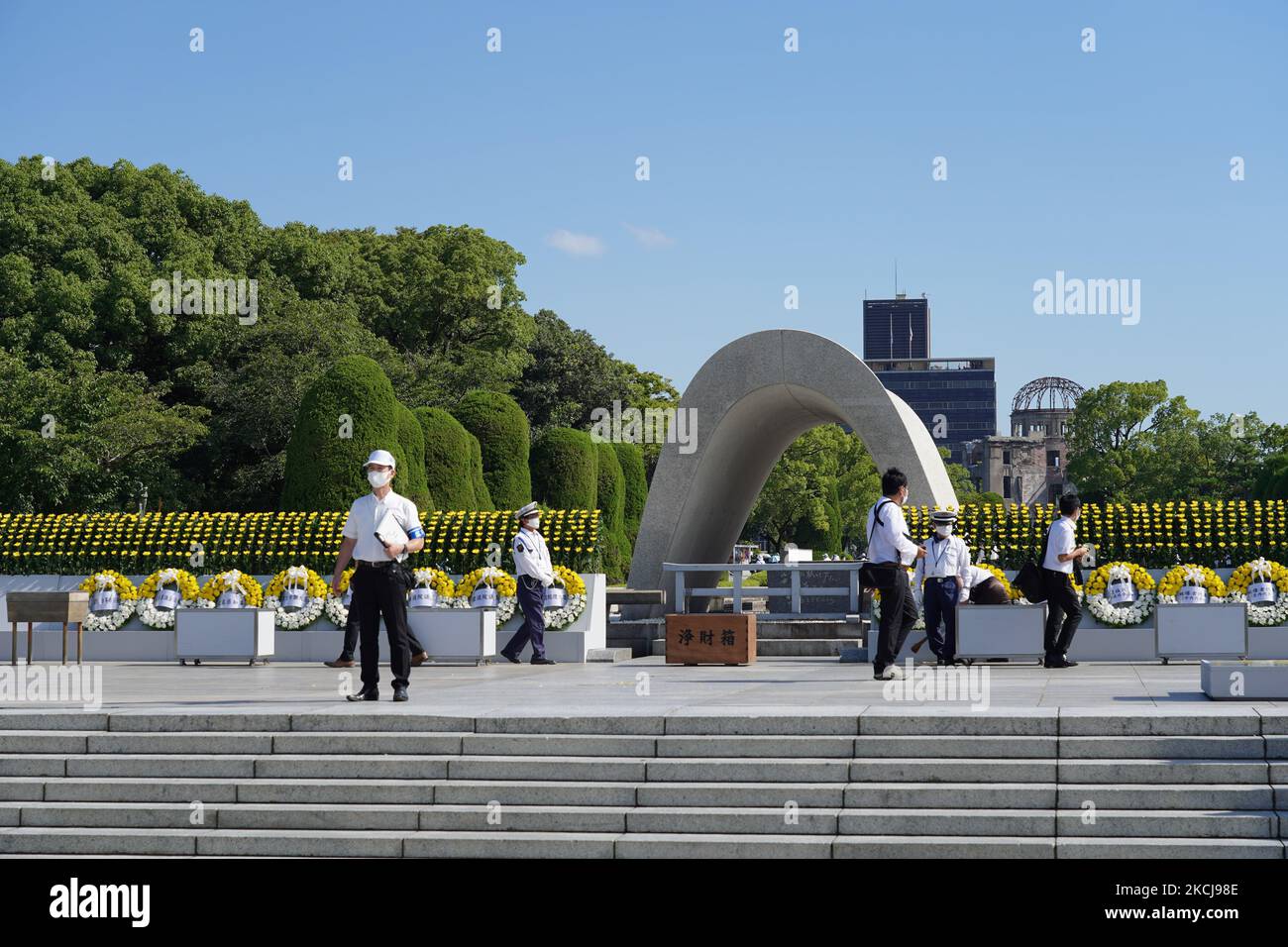 A commemoration is held in Hiroshima Peace Memorial Park on August 6, 2021 in Hiroshima, Japan. Hiroshima marks the 76th anniversary of the atomic bombing, which killed about 150,000 people and destroyed the entire city for the first bombing with a nuclear weapon in war. Survivors and limited guests including Prime Minister Yoshihide Suga attend the Peace Memorial Ceremony amid the coronavirus pandemic. (Photo by Jinhee Lee/NurPhoto) Stock Photo