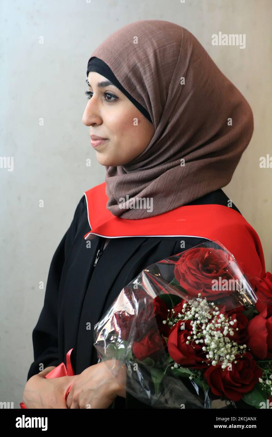 Muslim graduation hi-res stock photography and images - Alamy