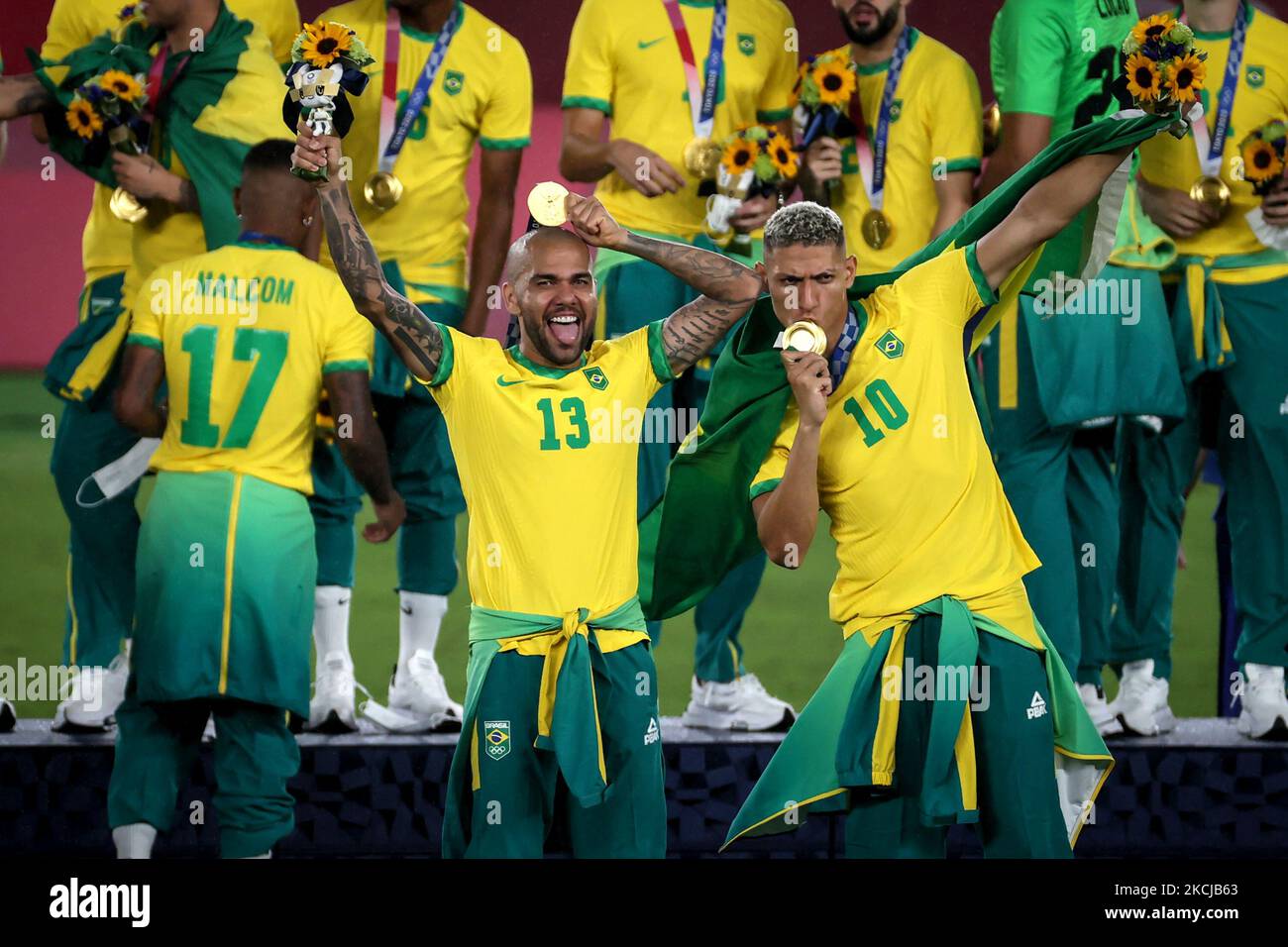 Gold medalists (10) Richarlison and (13) Dani Alves of Team Brazil pose with their gold medals during the Men's Football Competition Medal Ceremony on day fifteen of the Tokyo 2020 Olympic Games at International Stadium Yokohama on August 07, 2021 in Yokohama, Kanagawa, Japan (Photo by Ayman Aref/NurPhoto) Stock Photo