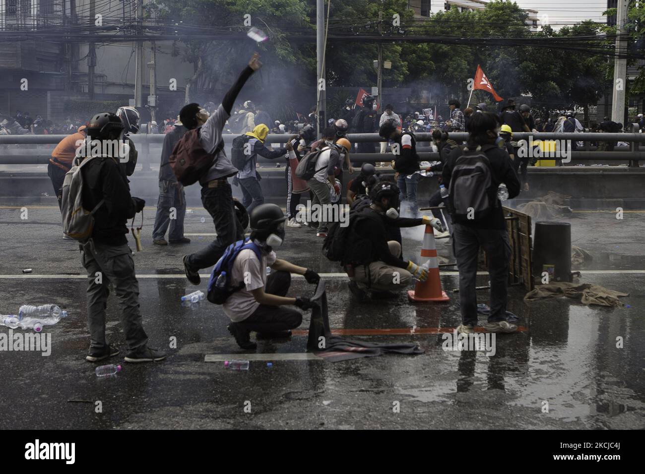 The anti-government protest at the Samliam Din Daeng Intersection near PM Prayut Chan-o-cha's residence, where police are tear-gassing protesters on August 7, 2021 in Bangkog, Thailand. (Photo by Atiwat Silpamethanont/NurPhoto) Stock Photo