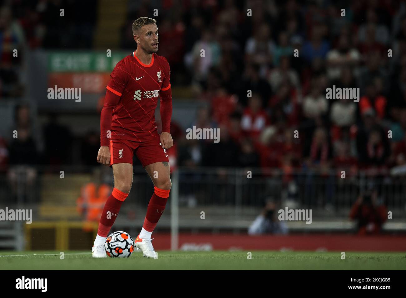 Jordan Henderson of Liverpool in action during the pre-season friendly match between Liverpool FC and CA Osasuna at Anfield on August 9, 2021 in Liverpool, England. (Photo by Jose Breton/Pics Action/NurPhoto) Stock Photo