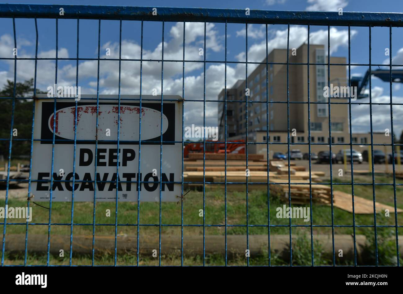 Deep Excavation sign attached to the fence surrounding the grounds of the former Charles Camsell Hospital in North Edmonton. First Nation members have been calling for construction to stop at the former Camsell Hospital where many believe patients may have been buried. Charles Camsell Hospital served as a hospital (1945-1996) for treating First Nations people with tuberculosis, but also a site where patients were subjected to research. On Wednesday, 11 August 2021, in Edmonton, Alberta, Canada. (Photo by Artur Widak/NurPhoto) Stock Photo