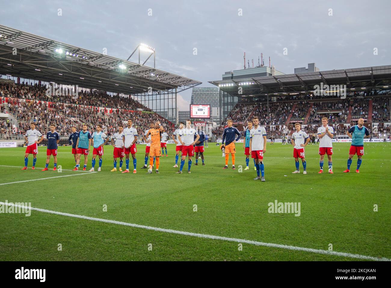 Players of Hamburger SV looks dejected after the Second Bundesliga match between FC St. Pauli and Hamburger SV at Millerntor-Stadium on August 13, 2021 in Hamburg, Germany. (Photo by Peter Niedung/NurPhoto) Stock Photo