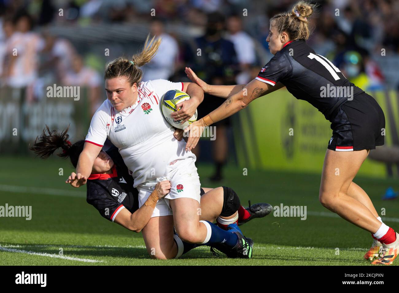 England's Sarah Bern during the Women's Rugby World Cup semi-final match at Eden Park, Auckland. Picture date: Saturday November 5, 2022. Stock Photo