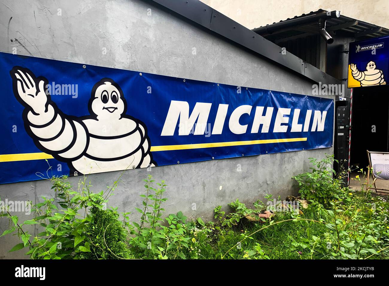 Michelin logo is seen on the car service in Krakow, Poland on August 17 2021. (Photo by Jakub Porzycki/NurPhoto) Stock Photo
