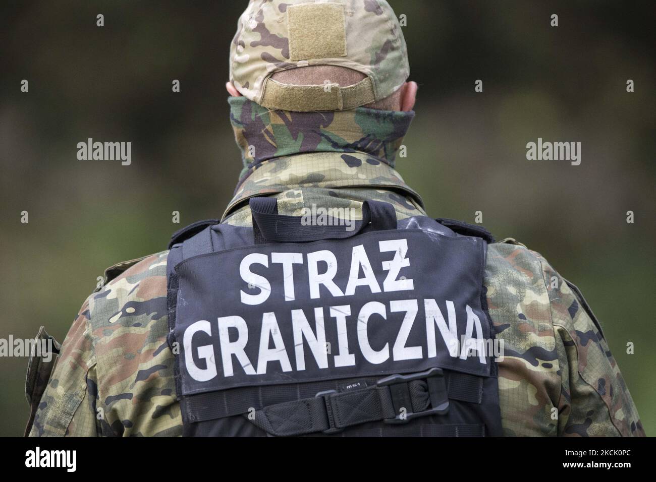 Bobrder Police officer seen in makeshift camp after illegal border crossing in Usnarz Gorny on August 19, 2021. (Photo by Maciej Luczniewski/NurPhoto) Stock Photo