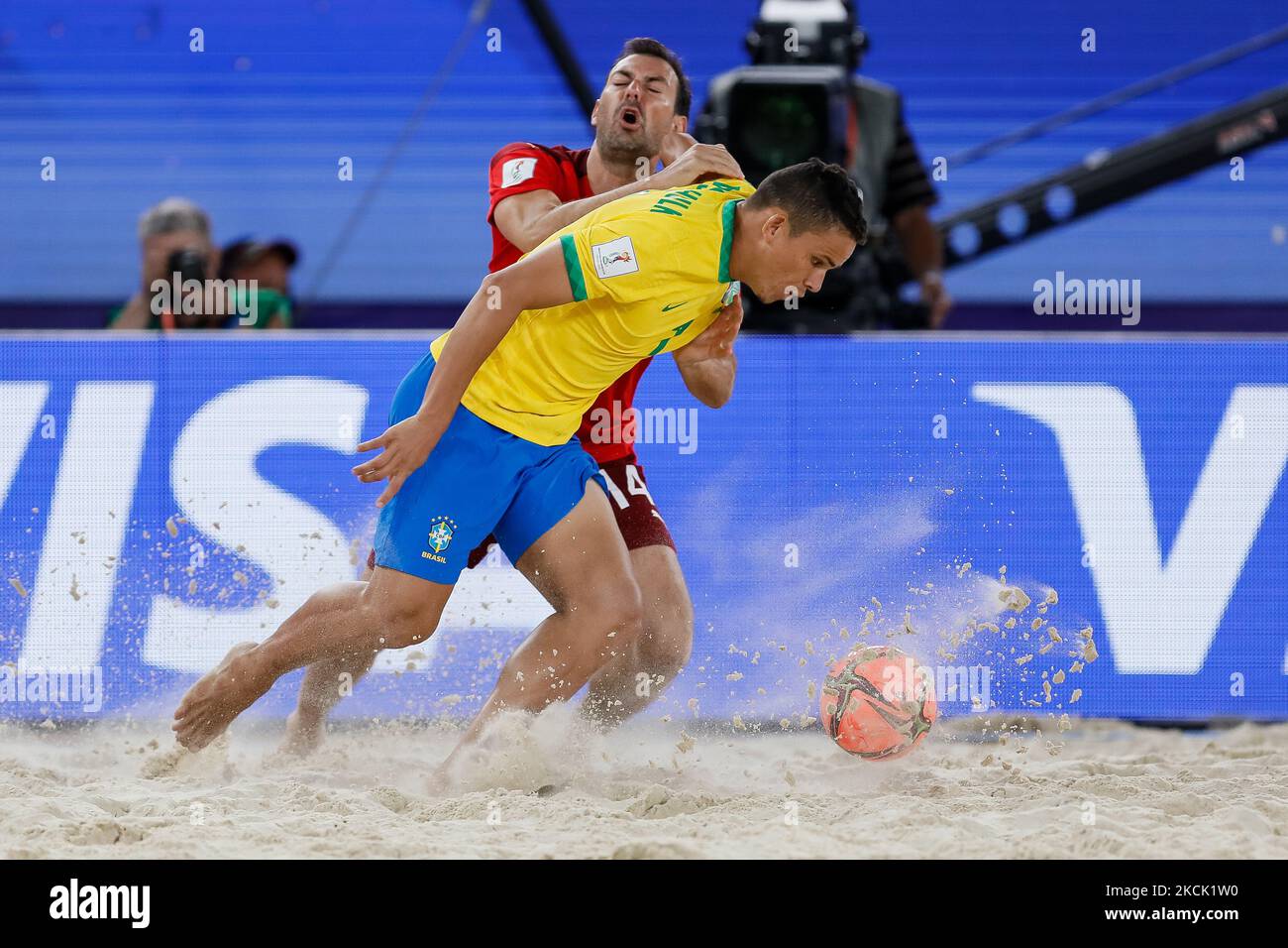 Mo Jaeggy of Switzerland and Edson Hulk (in front) of Brazil in action during the FIFA Beach Soccer World Cup Russia 2021 Group C match between Switzerland and Brazil on August 20, 2021 at Luzhniki Beach Soccer Stadium in Moscow, Russia. (Photo by Mike Kireev/NurPhoto) Stock Photo