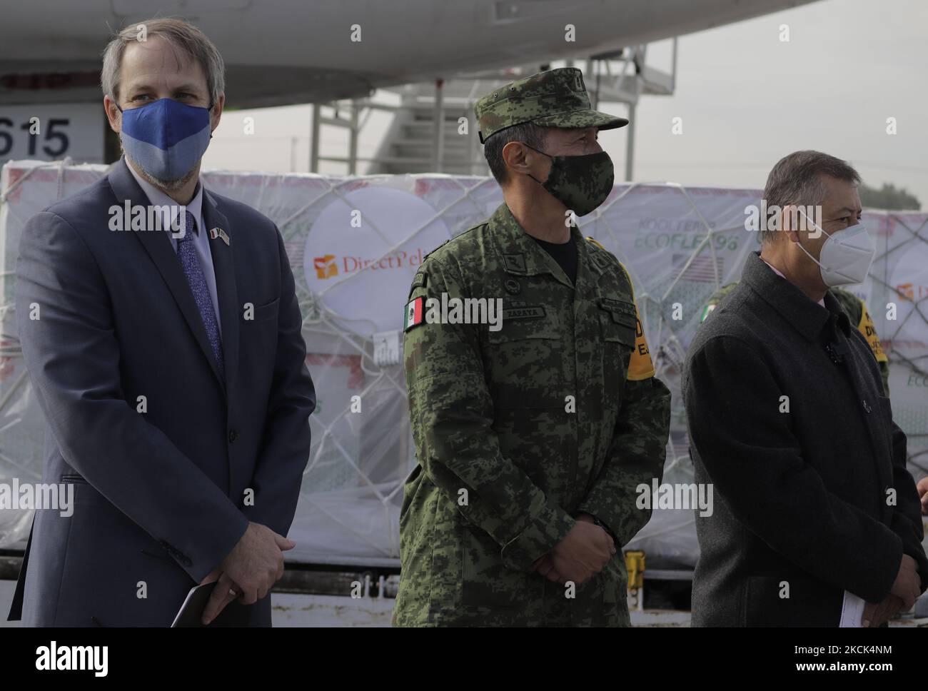 David McCawley (far left), Consul General of the U.S. Embassy in Mexico ...