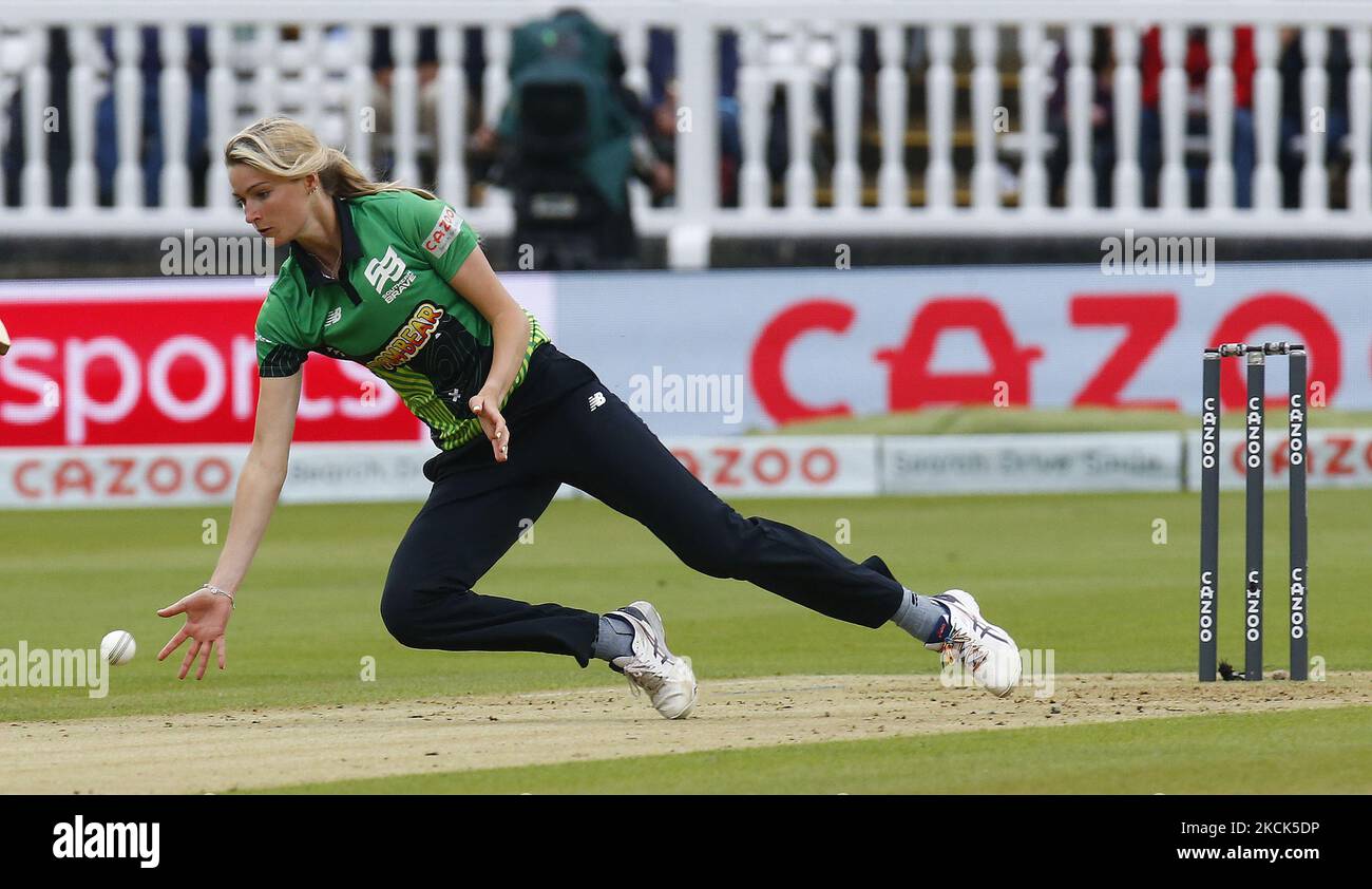 Lauren Bell of Southern Brave Women during The Hundred Women Final between Southern Brave Women and Oval Invincibles Women at Lord's Stadium , London, UK on 21st August 2021 (Photo by Action Foto Sport/NurPhoto) Stock Photo