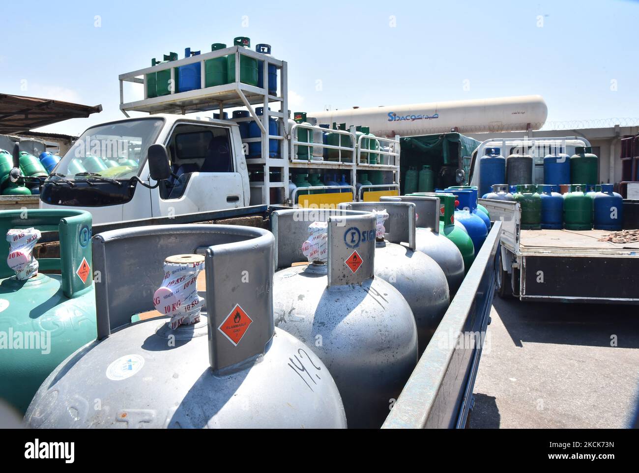 Gasoline stations hires stock photography and images Alamy