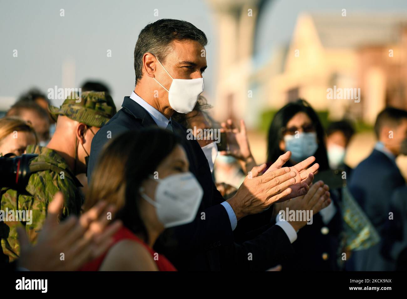 Spanish Prime Minister Pedro Sanchez after disembarking from the last Spanish evacuation flight, at the Torrejon de Ardoz air base in Madrid, Spain on 27th August, 2021. Spain has received more than 1,900 people from Afghanistan since the air lifts began. Among the passengers of the last aircraft are 82 Spanish soldiers, four Portuguese soldiers and 85 Afghans. (Photo by Juan Carlos Lucas/NurPhoto) Stock Photo