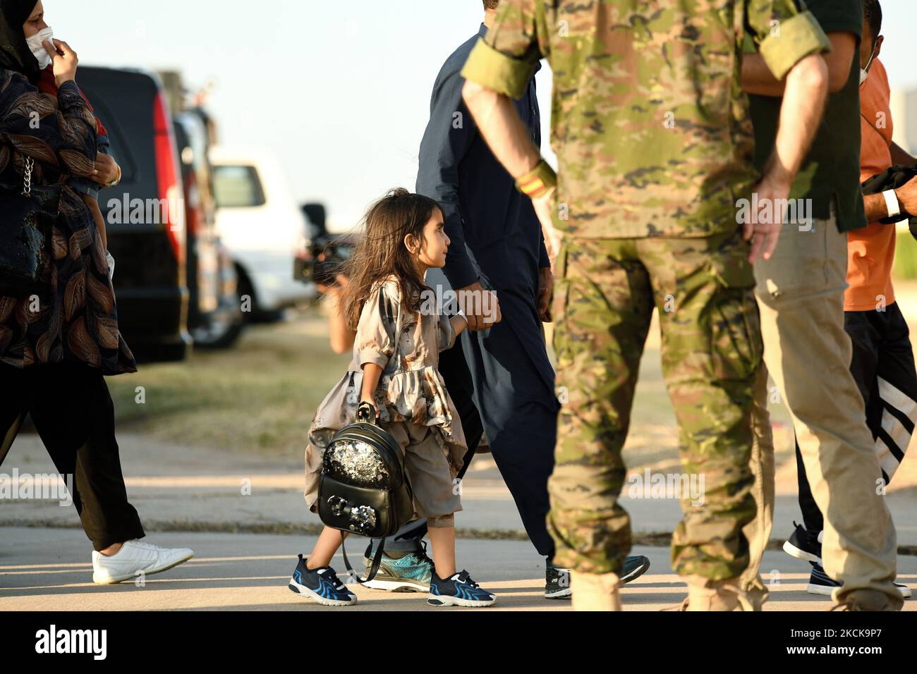 Arrivals from Afghanistan at the Torrejón de Ardoz air base in Madrid, Spain on 27th August, 2021. Spain has received more than 1,900 people from Afghanistan since the air lifts began. Among the passengers of the last aircraft are 82 Spanish soldiers, four Portuguese soldiers and 85 Afghans. (Photo by Juan Carlos Lucas/NurPhoto) Stock Photo