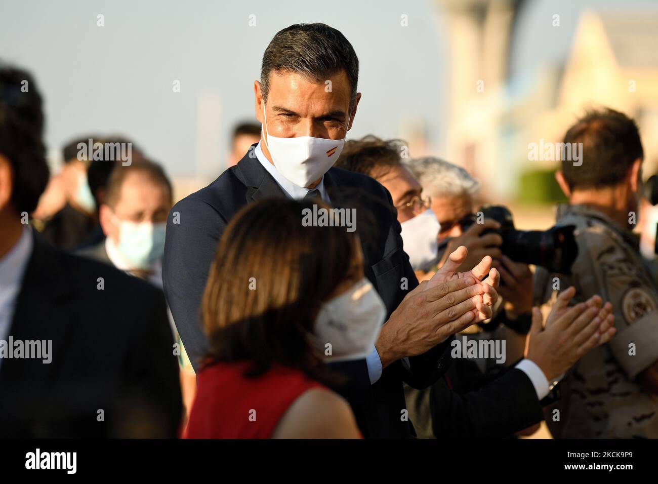 Spanish Prime Minister Pedro Sanchez after disembarking from the last Spanish evacuation flight, at the Torrejon de Ardoz air base in Madrid, Spain on 27th August, 2021. Spain has received more than 1,900 people from Afghanistan since the air lifts began. Among the passengers of the last aircraft are 82 Spanish soldiers, four Portuguese soldiers and 85 Afghans. (Photo by Juan Carlos Lucas/NurPhoto) Stock Photo