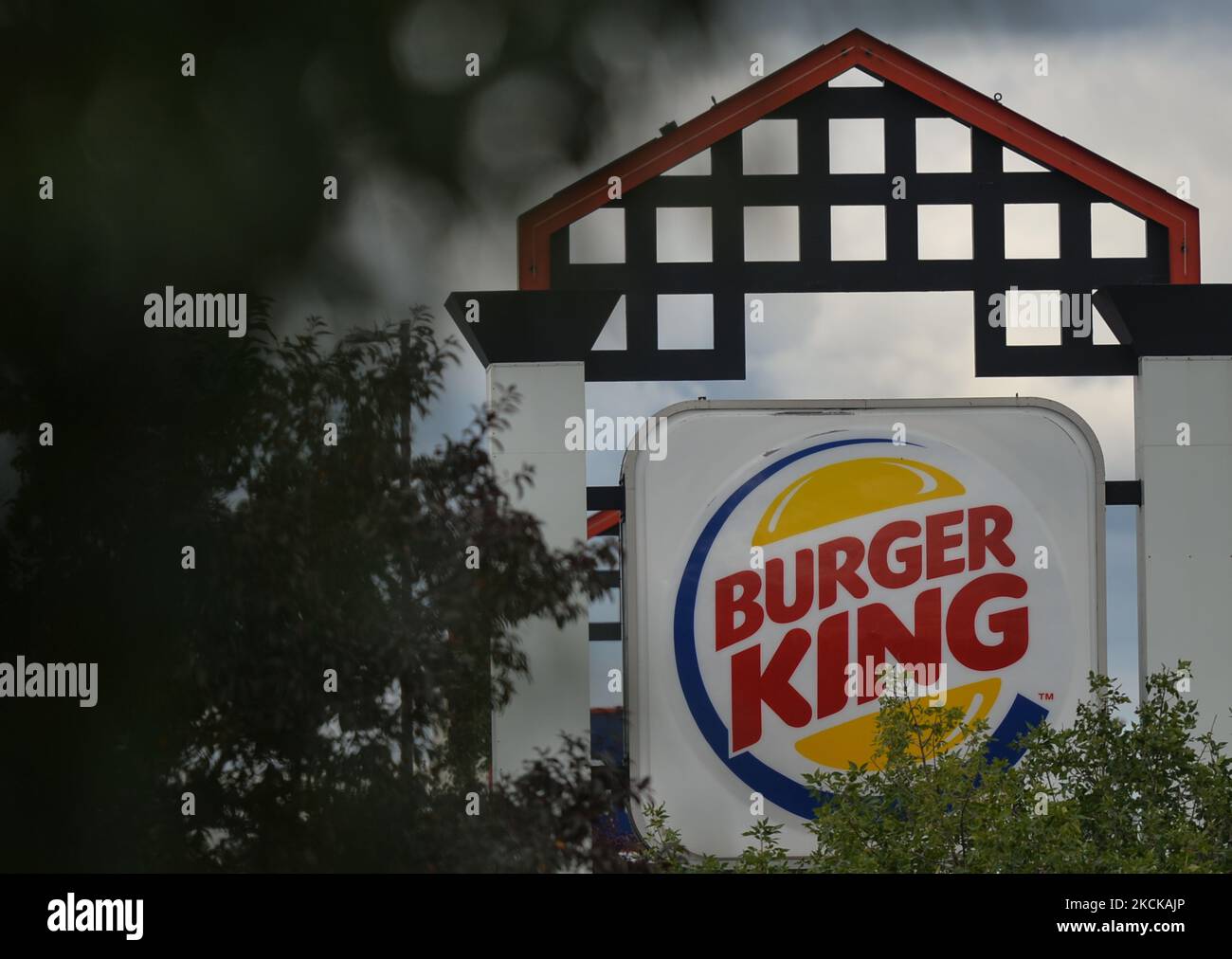 Burger King logo. On Tuesday, 17 August 2021, in Edmonton, Alberta, Canada. (Photo by Artur Widak/NurPhoto) Stock Photo