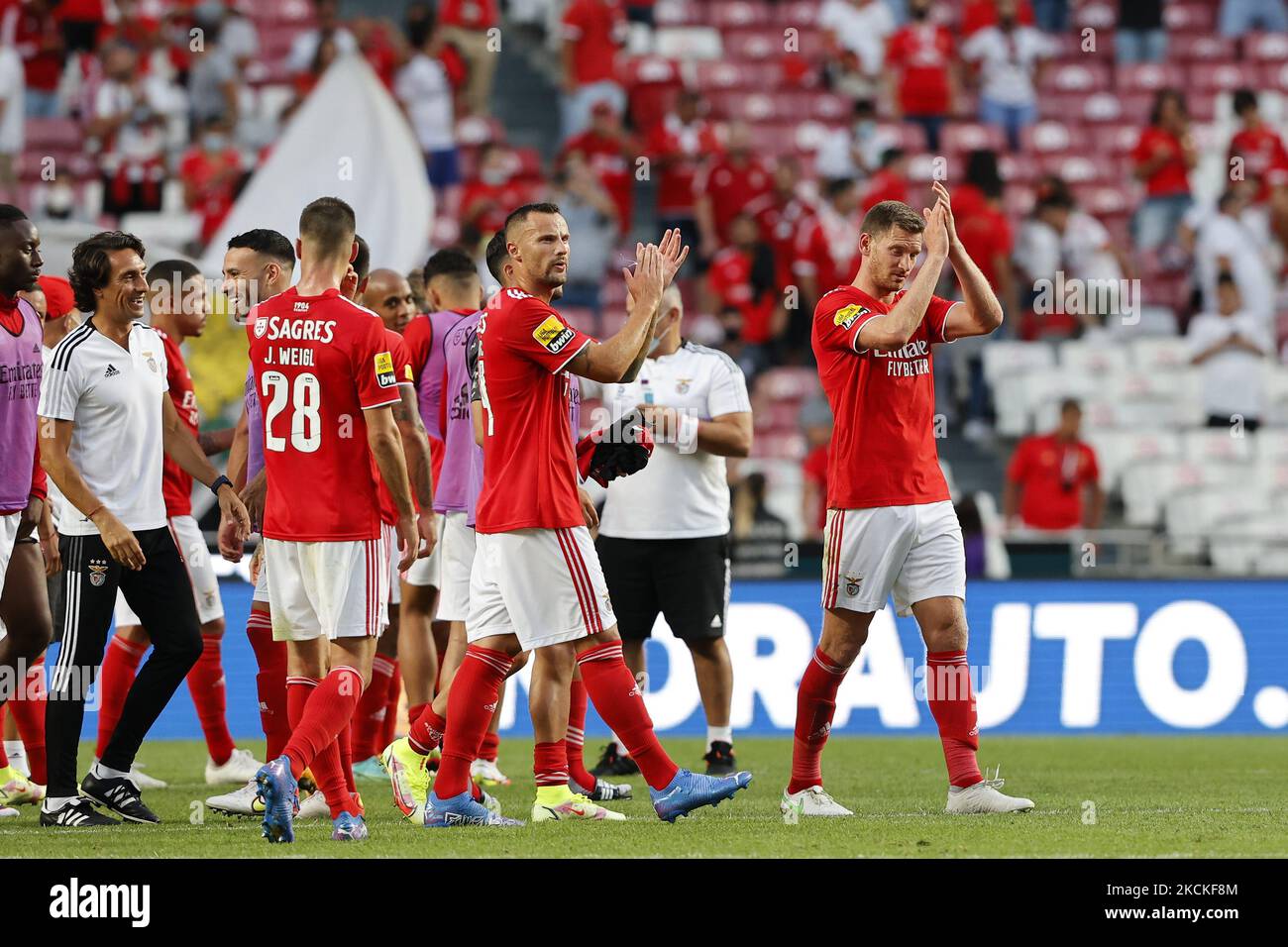 Jan Vertonghen and Haris Seferovic thanking the public during the match for Liga BWIN between SL Benfica and CD Tondela, at Estádio da Luz, Lisboa, Portugal, 29, August, 2021 (Photo by João Rico/NurPhoto) Stock Photo