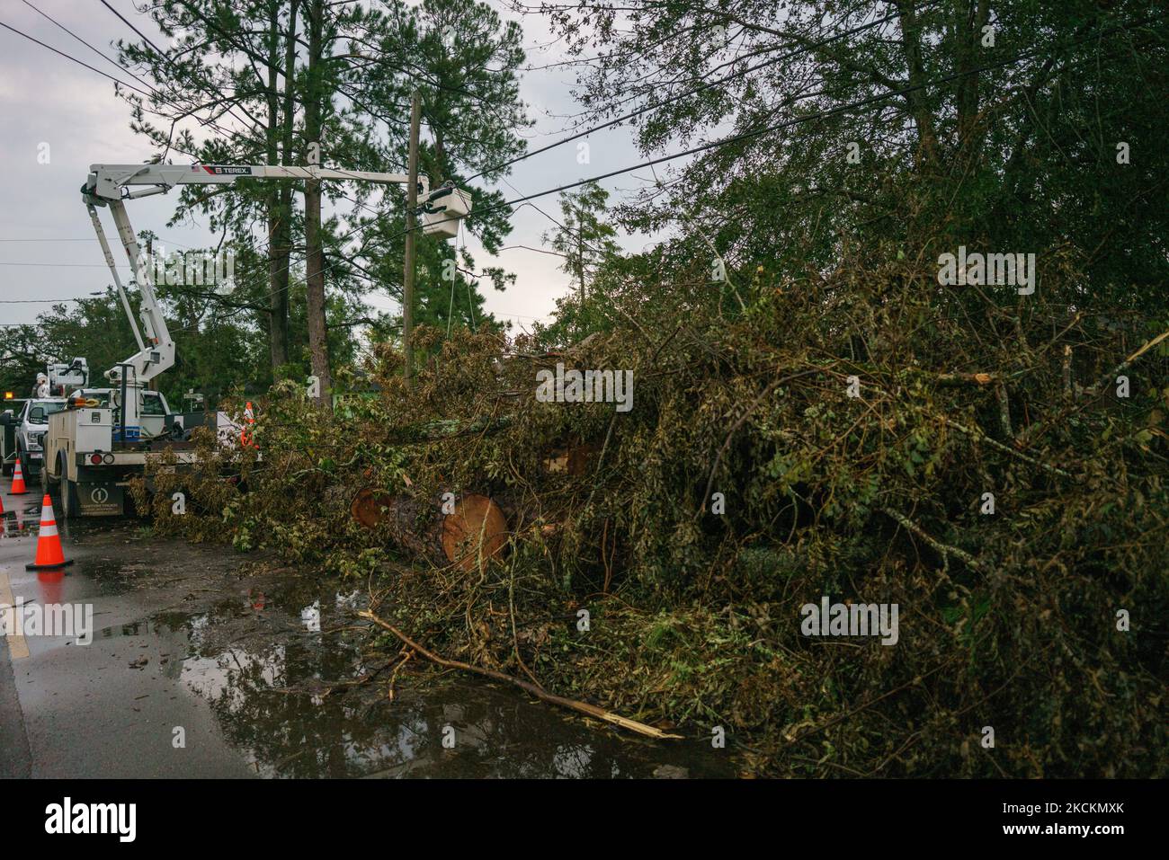 Utility crews work to restore power following Hurricane Ida, Wednesday ...