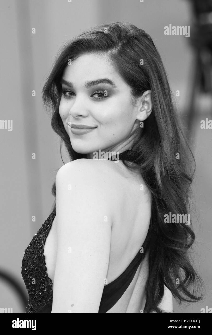 Hailee Steinfeld attends the red carpet of the movie "Competencia