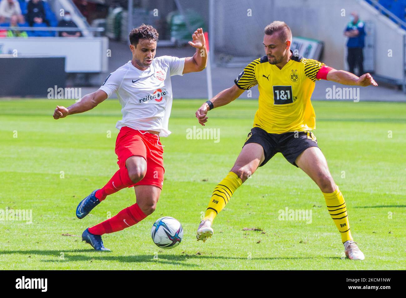 Franz Pfanne (right) of Borussia Dortmund II and Kianz Froese (left) of TSV Havelse battle for the ball during the 3. Liga match between TSV Havelse and Borussia Dortmund II at HDI-Arena on September 05, 2021 in Hanover, Germany. (Photo by Peter Niedung/NurPhoto) Stock Photo