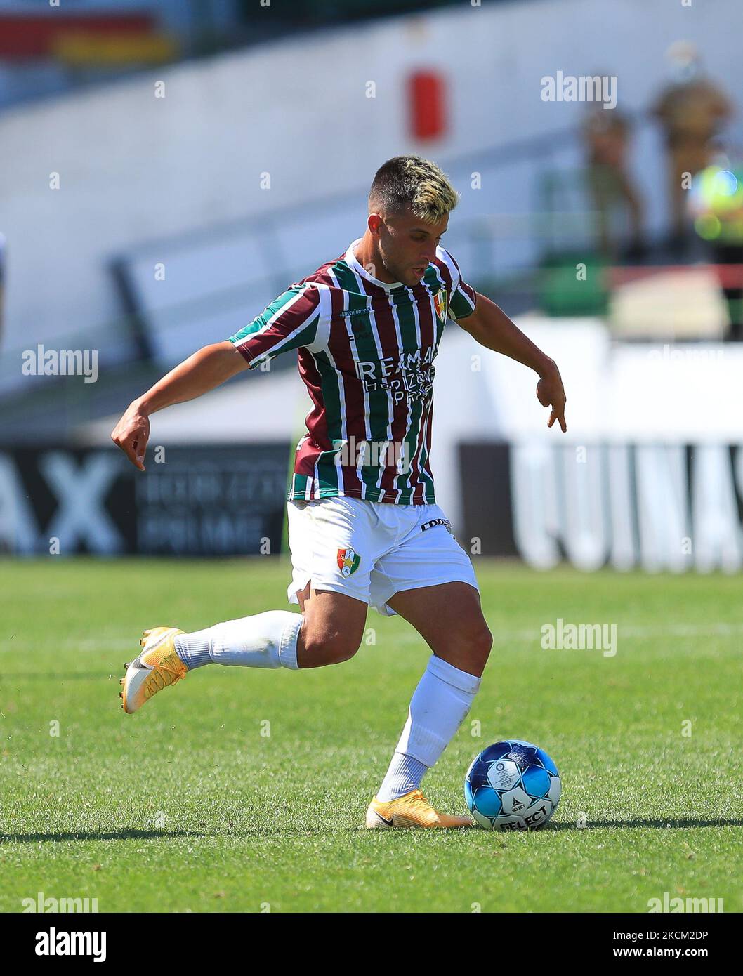 Xavi Fernandes of Estrela Amadora SAD in action during the Liga ...