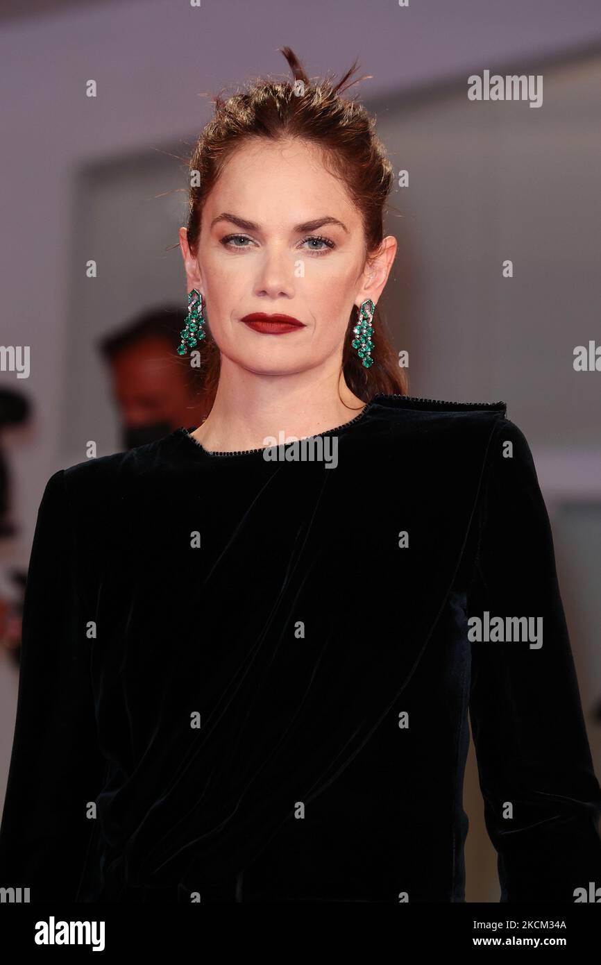 Ruth Wilson attends the red carpet of the movie "Mona Lisa And The
