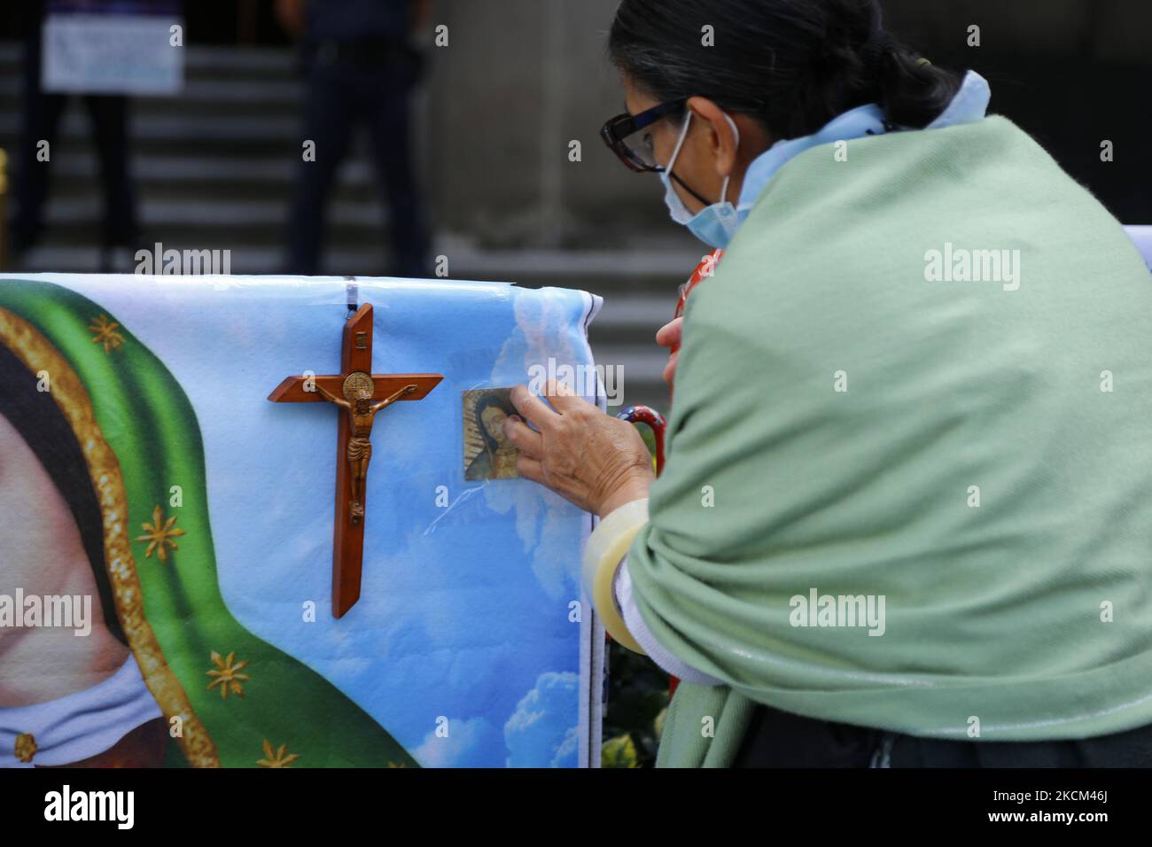 A pro-life lady pastes a catholic stamp outside of the Supreme Court of Justice of the Nation on September 7, 2021. This day takes place the session that would declare unconstitutional the criminalization of abortion in Coahuila and Sinaloa during the first stage of pregnancy. The favorable decision could lead to decriminalization throughout Mexico. (Photo by Guillermo GutiÃ©rrez/NurPhoto) Stock Photo
