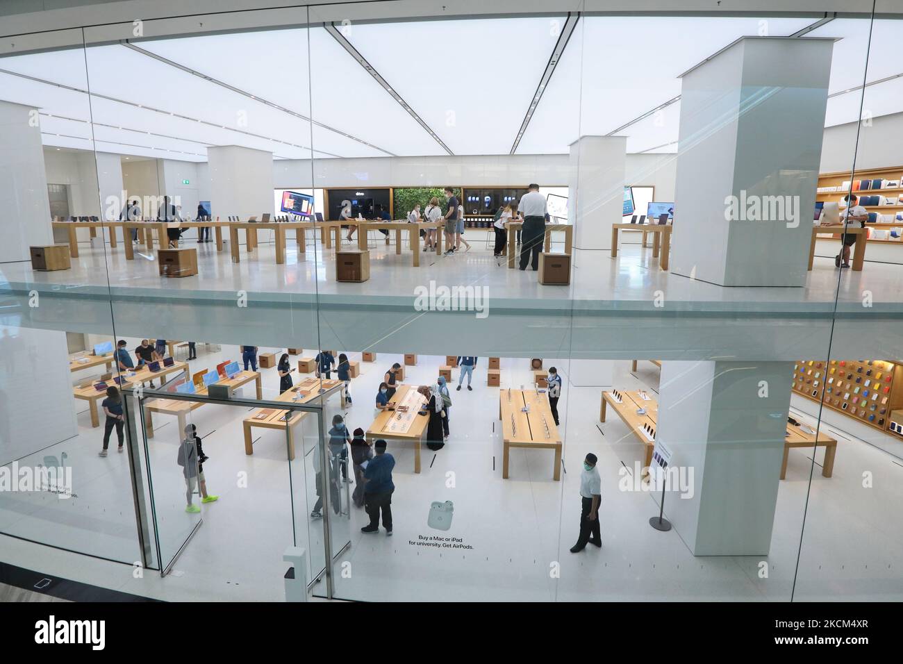 People shop at Apple store at Jewel Changi Airport on September 8, 2021 in Singapore. (Photo by Suhaimi Abdullah/NurPhoto) Stock Photo
