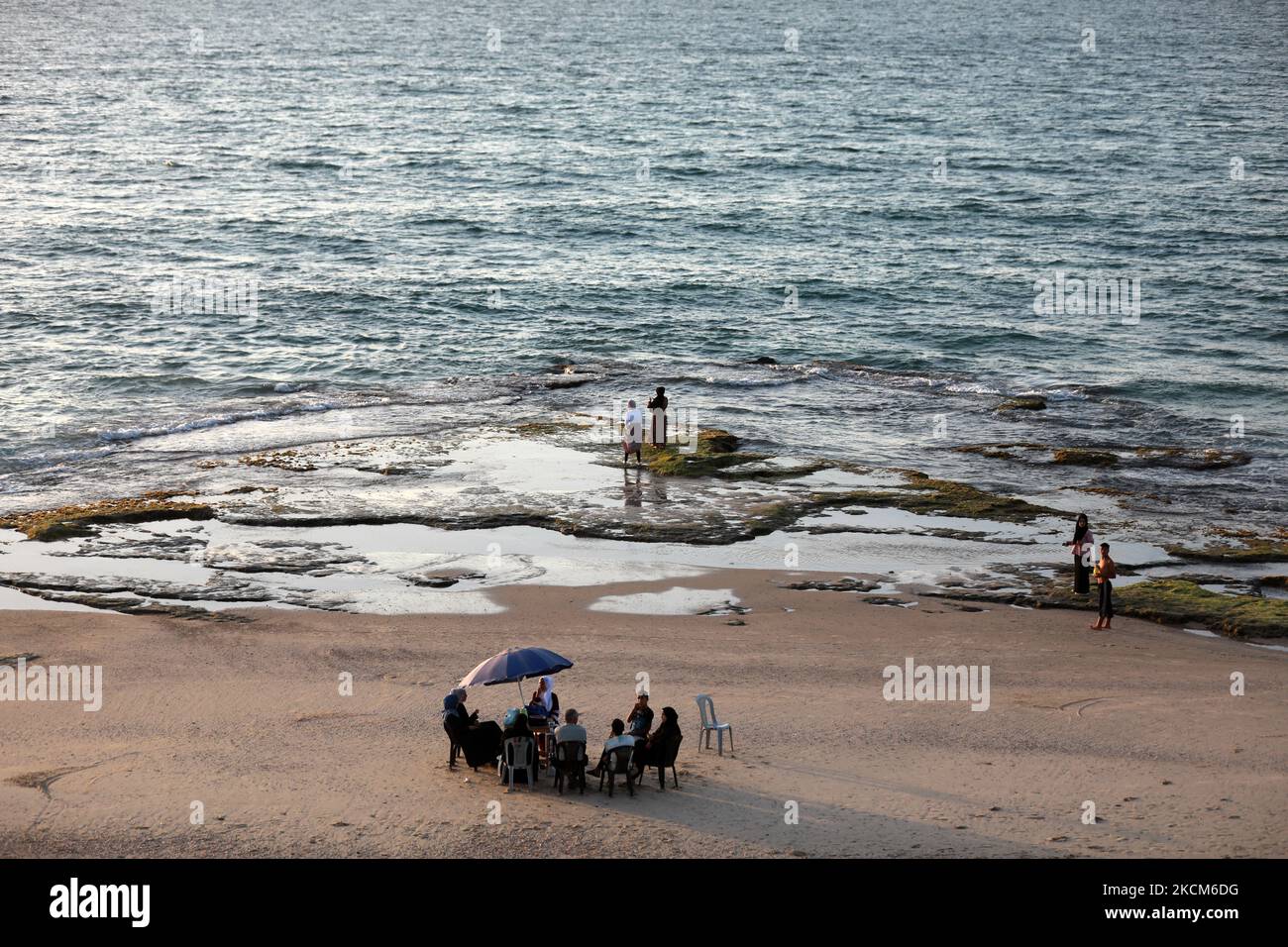 Palestinians gather at the beach of Deir al-Balah in central Gaza Strip, on September 8, 2021. (Photo by Majdi Fathi/NurPhoto) Stock Photo