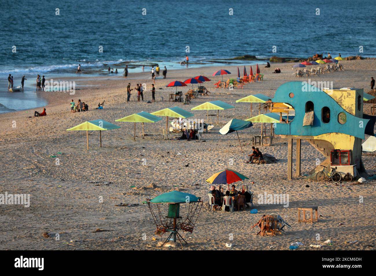 Palestinians gather at the beach of Deir al-Balah in central Gaza Strip, on September 8, 2021. (Photo by Majdi Fathi/NurPhoto) Stock Photo