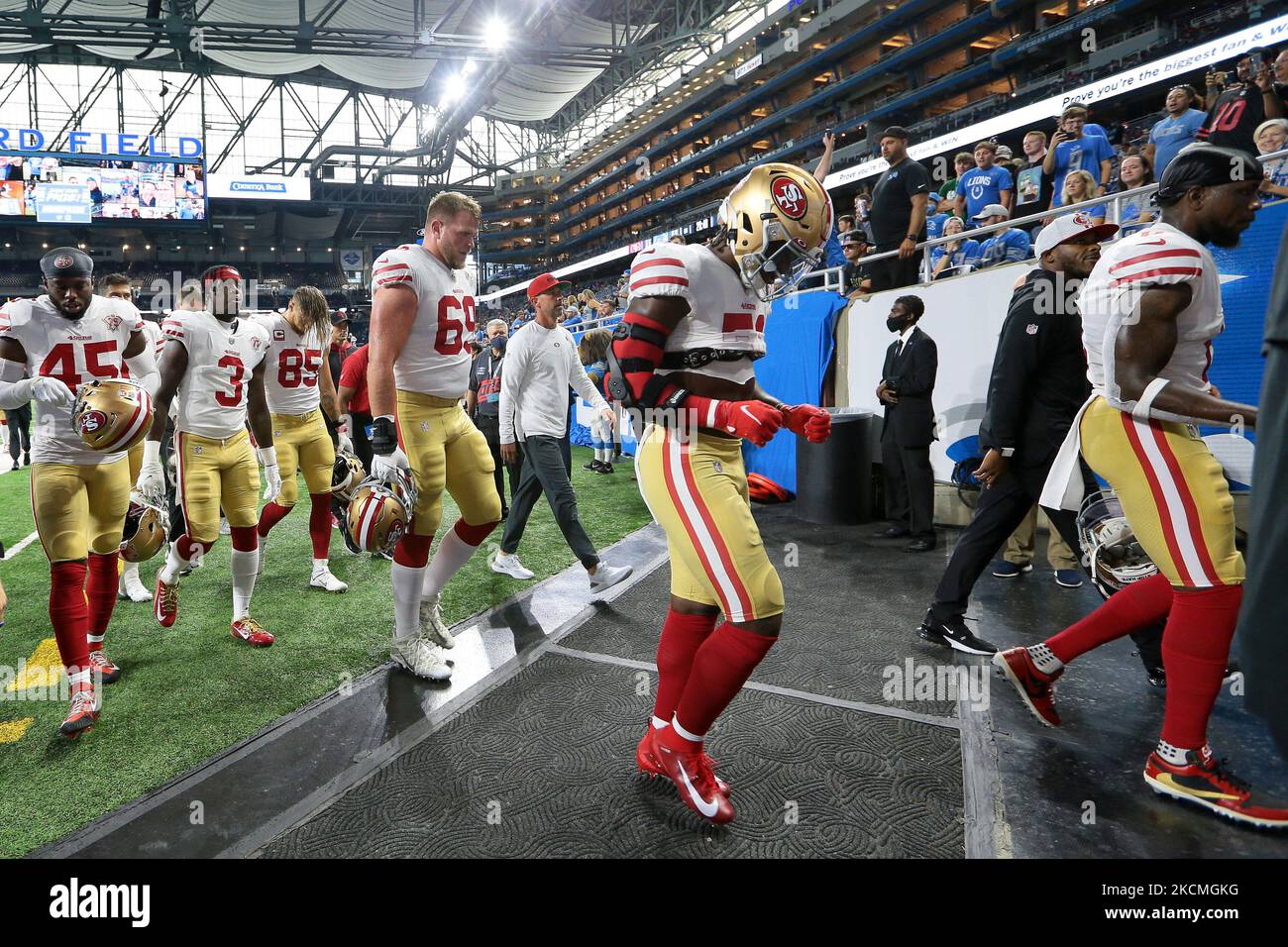San Francisco 49ers players return to the locker room after warmups during an NFL football game against the Detroit Lions in Detroit, Michigan USA, on Sunday, September 12, 2021. (Photo by Jorge Lemus/NurPhoto) Stock Photo