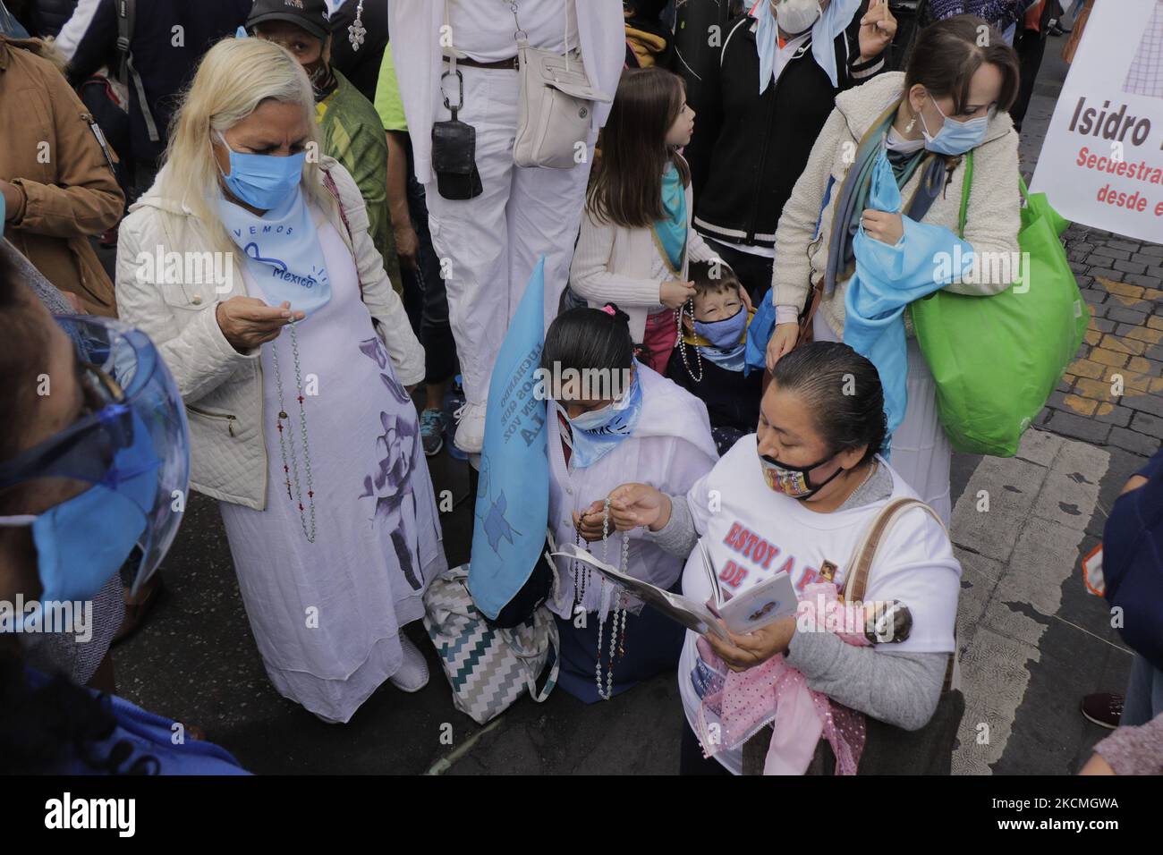 Members of the National Front for the Family pray and demonstrate outside the Supreme Court of Justice in Mexico City against the decriminalisation of abortion after ministers recently voted unanimously in favour in plenary during the COVID-19 health emergency, following a historic decision. (Photo by Gerardo Vieyra/NurPhoto) Stock Photo