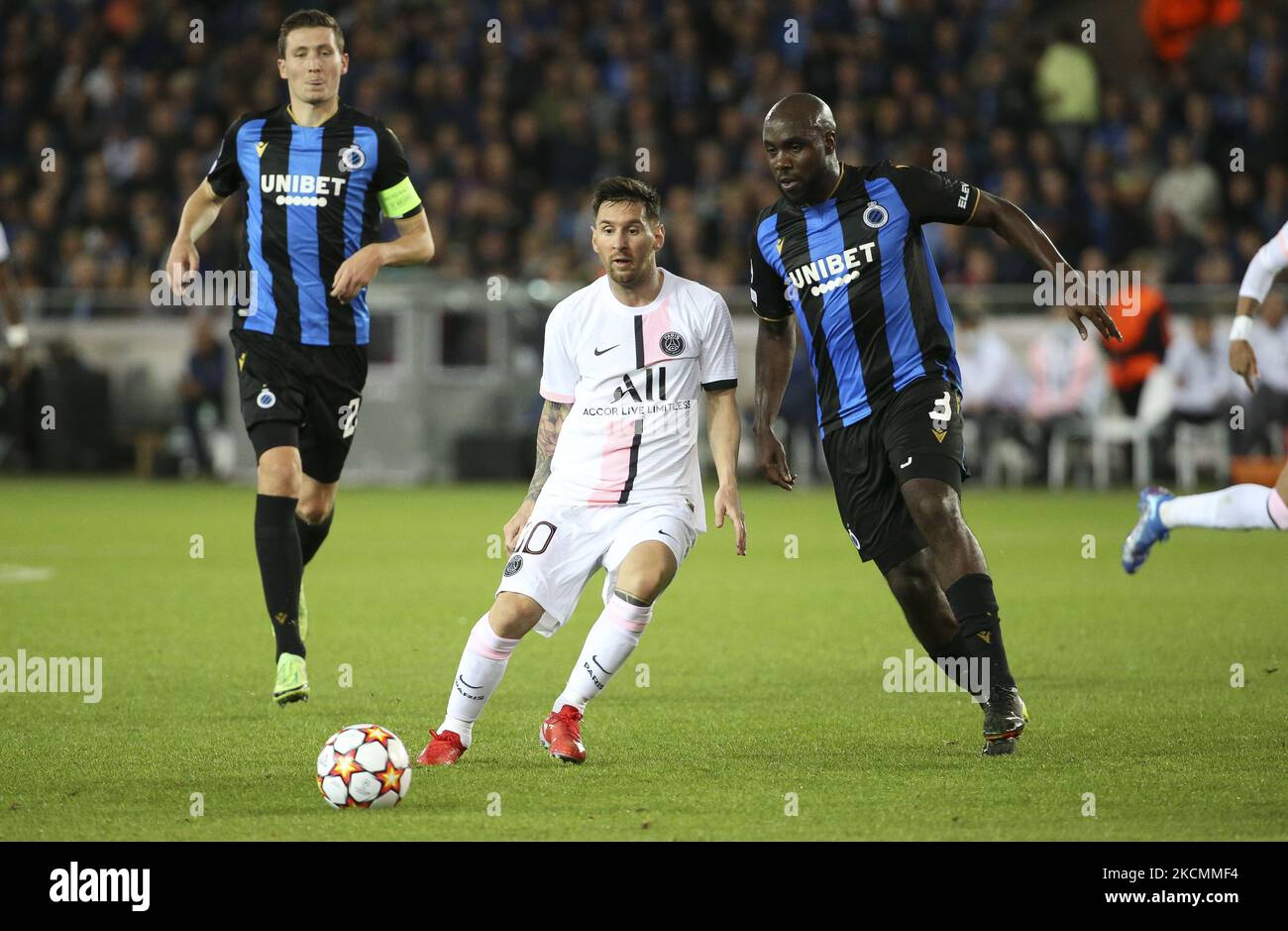 Lionel Messi of PSG, Eder Balanta of Club Brugge during the UEFA Champions League, Group Stage, Group 1 football match between Club Brugge KV and Paris Saint-Germain (PSG)on September 15, 2021 at Jan Breydel Stadion in Bruges, Belgium (Photo by Jean Catuffe/DPPI/LiveMedia/NurPhoto) Stock Photo