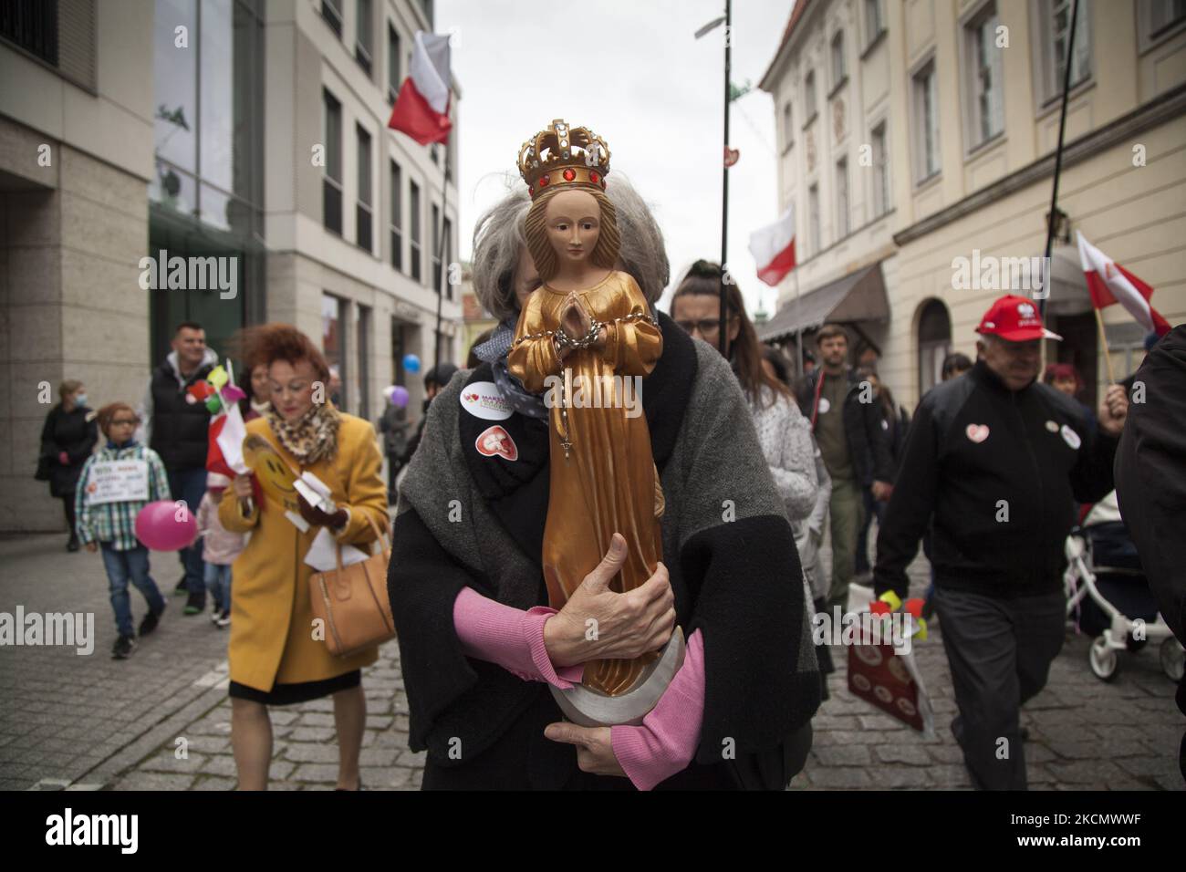 Woman holds St Mary during National March of Life and Family to demonstrate support for the traditional understanding of marriage and to protect life from conception in Warsaw on September 19, 2021. (Photo by Maciej Luczniewski/NurPhoto) Stock Photo