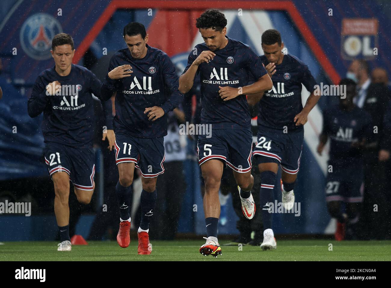 (L-R) Ander Herrera,Angel Di Maria, Marquinhos, Thilo Kehrer of PSG praying before of PSG during the Ligue 1 Uber Eats match between Paris Saint Germain and Lyon at Parc des Princes on September 19, 2021 in Paris, France. (Photo by Jose Breton/Pics Action/NurPhoto) Stock Photo