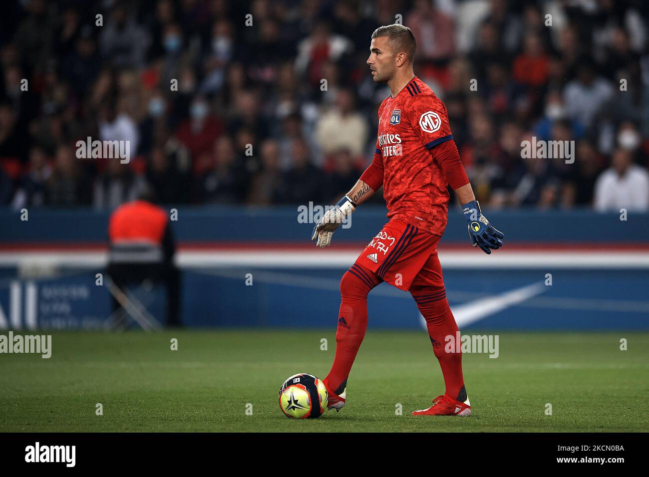 Anthony Lopes of Olympique Lyonnais controls the ball during the Ligue 1 Uber Eats match between Paris Saint Germain and Lyon at Parc des Princes on September 19, 2021 in Paris, France. (Photo by Jose Breton/Pics Action/NurPhoto) Stock Photo