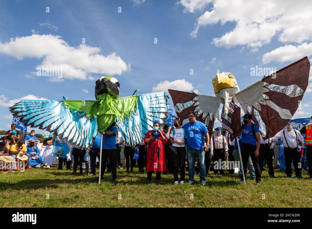 Bald eagle puppets hi-res stock photography and images - Alamy