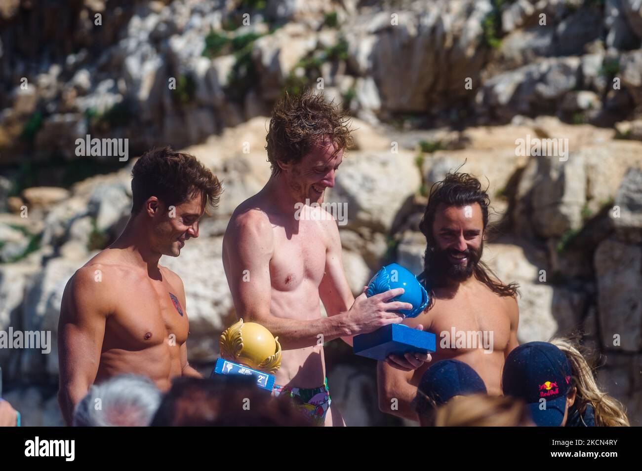 Divers on the podium in Polignano a Mare during the Red Bull Cliff Diving 2021 at Lama Monachile on 22 September 2021. Red Bull Cliff Diving has arrived in Puglia, in Polignano a Mare, in the suggestive glimpse of Lama Monachile. Twelve male and twelve female athletes dived from 27 and 21 meters in a spectacular series of competitive dives. (Photo by Davide Pischettola/NurPhoto) Stock Photo